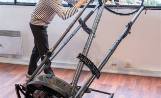 Eloi testant un de nos téléscope optique