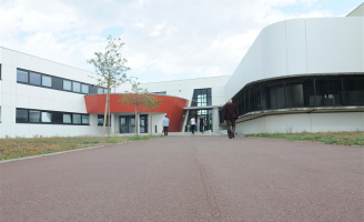 Le Cerfacs est présent dès 1990 sur le site de Météo-France. Une extension de son bâtiment (à gauche de l'image) a été menée à bien en 2011.