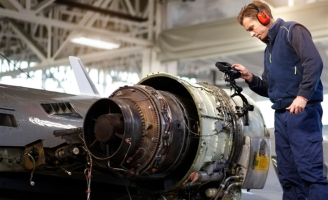 Les métiers d'AIrbus sont répartis en 3 grandes catégories sur toute la chaine de valeur: opérateurs, techniciens et ingénieurs travaillent au bureau d'études, à la production, à la recherche, aux essais, à la maintenance ou dans les fonctions supports.
